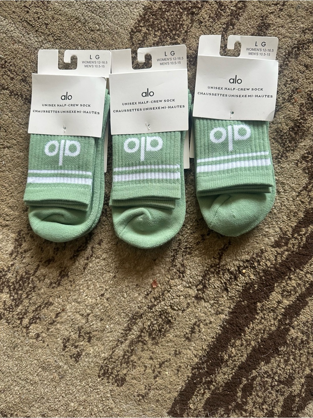 ALO Yoga Men's Half-Crew Athletic Socks in Mint Green with White Stripe
